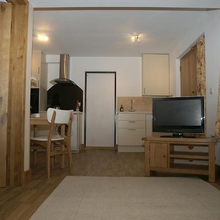 The Elms Annex Apartment Cottered Exterior photo